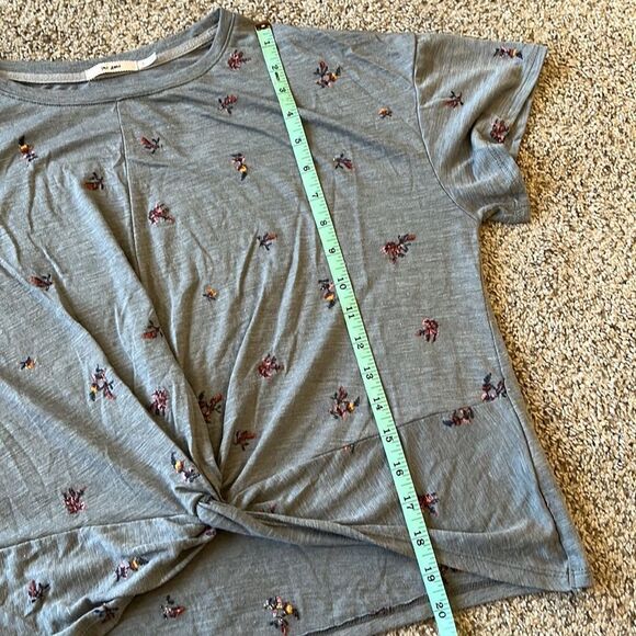 Front-Twist Top - Picture 6 of 8